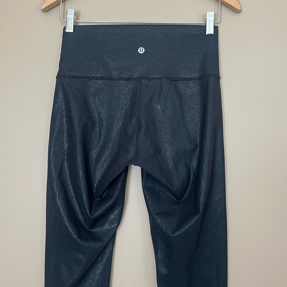 {Lululemon} Wunder Under High-Rise Tight 28" Leggings in Foil Print Black - 6 - Picture 5 of 11
